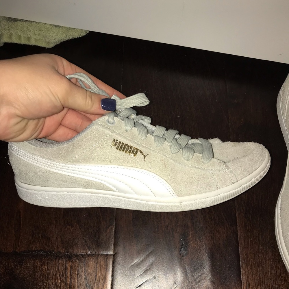 Light grey suede pumas